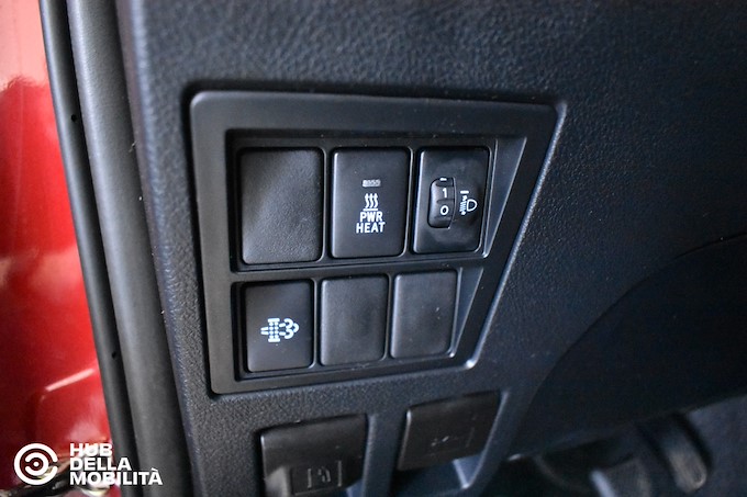 TOYOTA Hilux 2.8 D 4WD 4 porte Double Cab Lounge